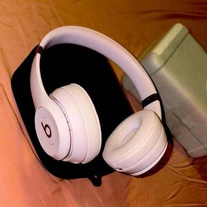 New Beats Solo 4 - Cloud Pink
